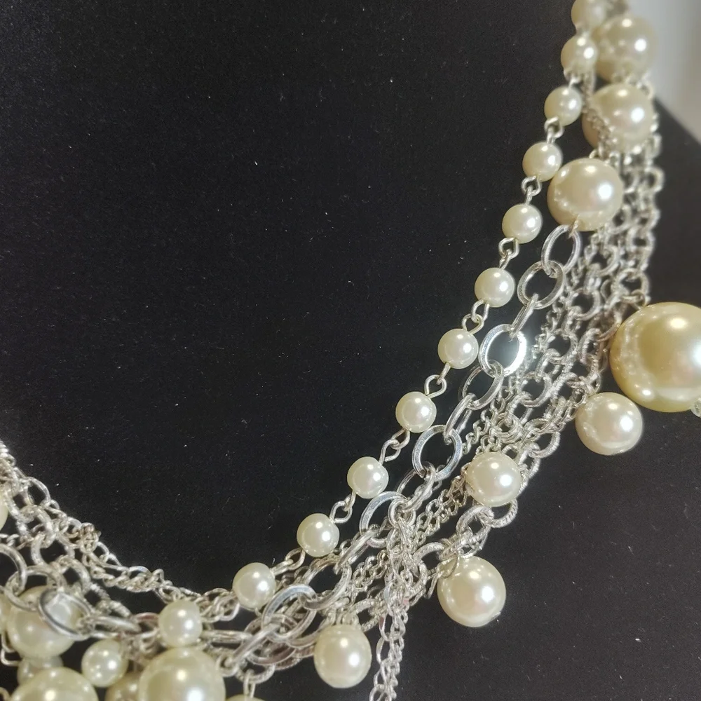 Elegant Pearl and Silver Necklace Earrings Set